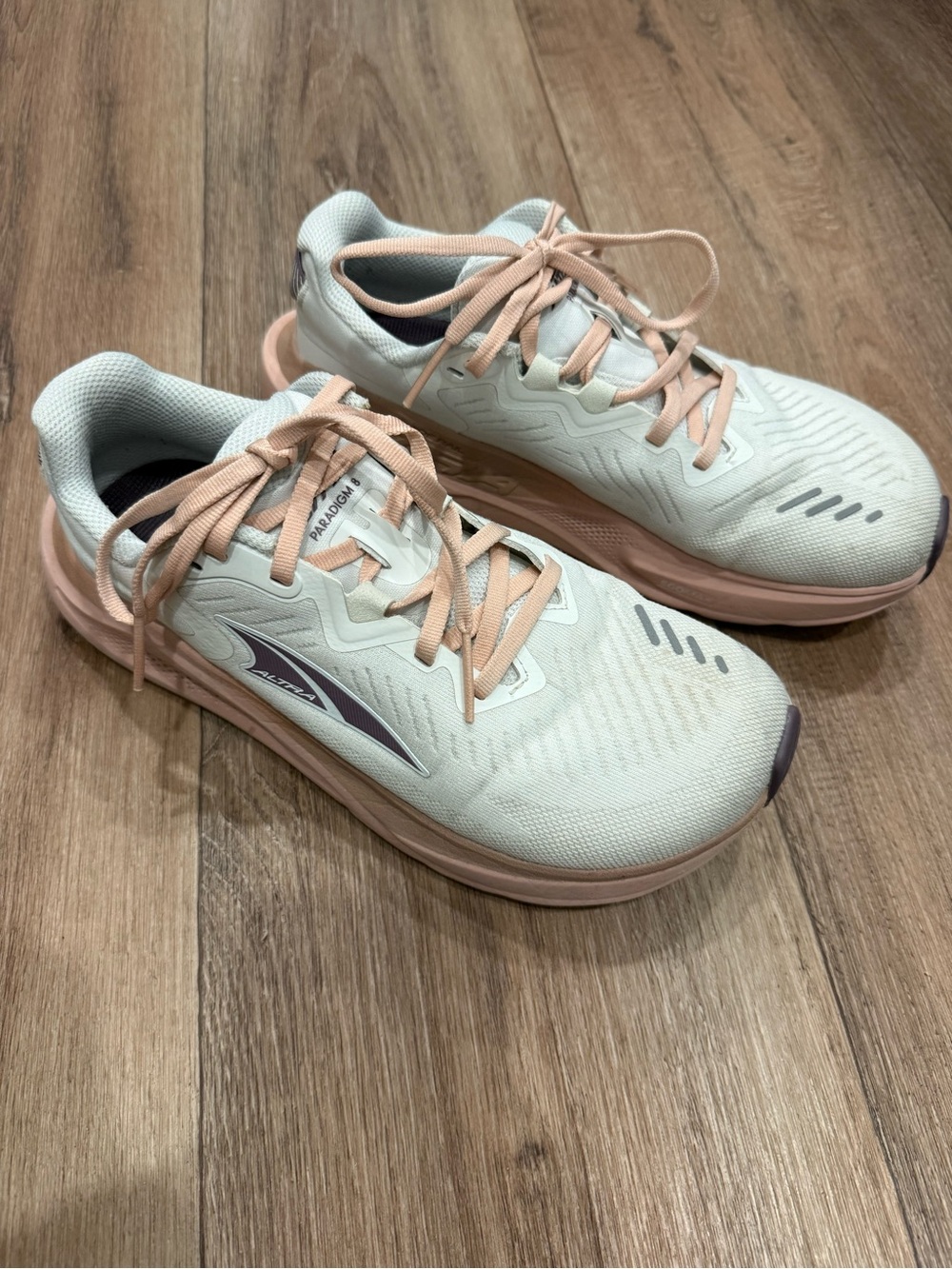 Altra Women’s Running Shoes in Light grey with Blush Accents